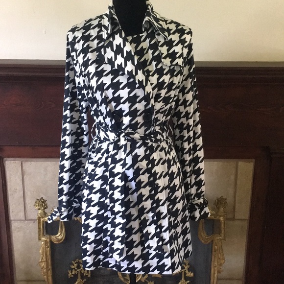 Vertigo Paris Jackets & Blazers - 🦊 Vertigo Paris navy/white trench. NWOT.